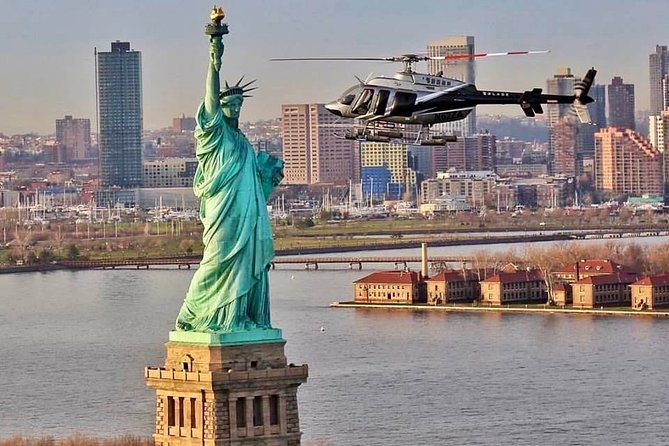 New York Manhattan Scenic Helicopter Tour - Times Square, Madison Square Garden, and the George Washington Bridge