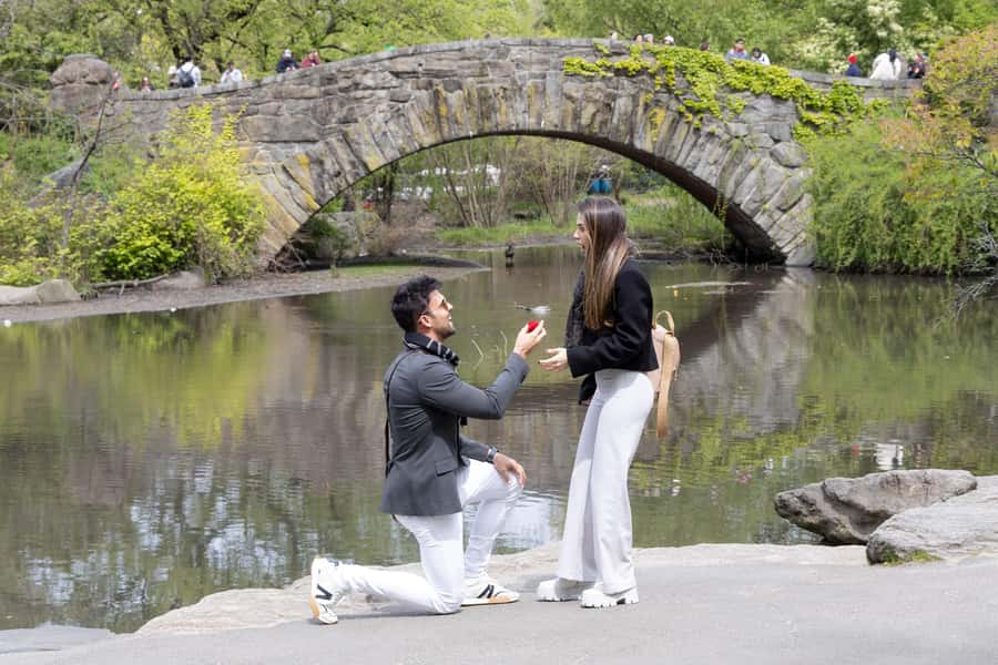 New York: Photoshoot in NYC Central Park 5th Ave - Starting at The Plaza Hotel