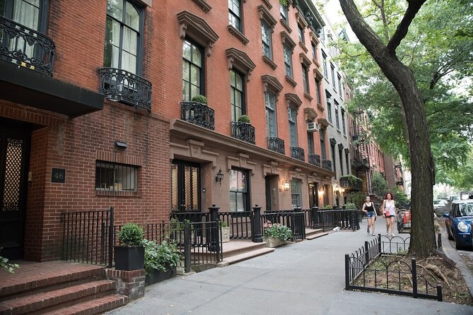 New York Private Food Tour with 6+ Tastings in Greenwich Village - Cupcake, cookie, and a secret finish
