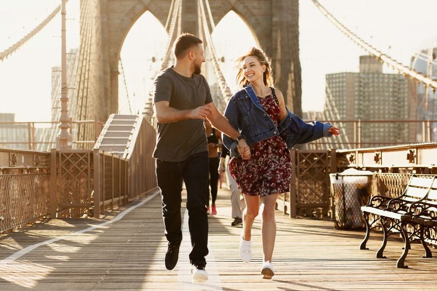 New York: Professional Photoshoot at Brooklyn Bridge - Meeting at the Brooklyn Bridge staircase