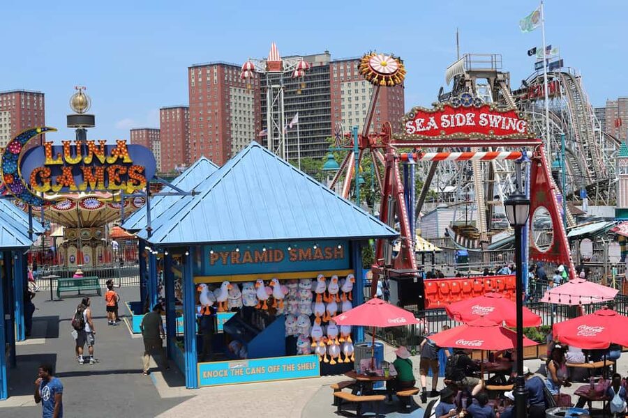 New York: Summer in Brooklyn Walking Tour - From the World Trade Center to Brooklyn Bridge