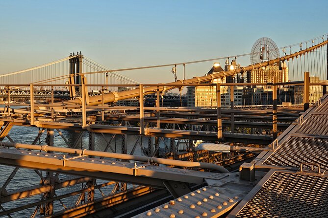 New York: THE BEST OF BROOKLYN - Starting at the Brooklyn Bridge with Manhattan below