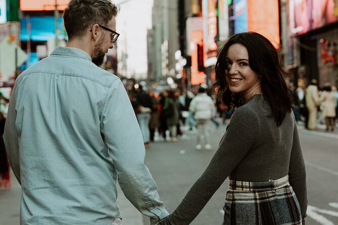New York: Times Square Professional Photoshoot - Why private service helps families and couples