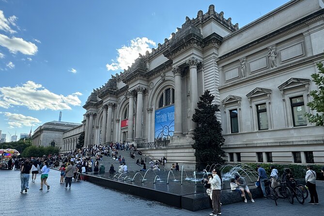 New York Upper East Side Art and Architecture Tour - What the small group and headsets change