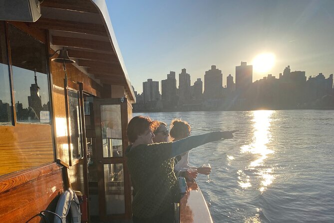 New York Urban Wildlife Sunset Boat Tour - Key points at a glance
