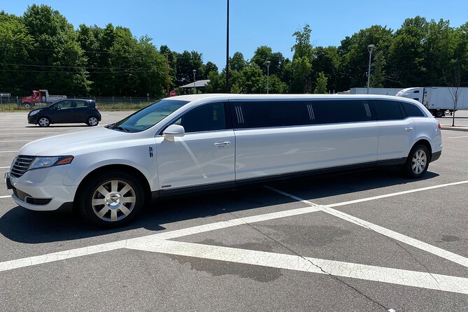 Newark (EWR) Airport Stretch Limo Service To NYC - What the Newark pickup should feel like