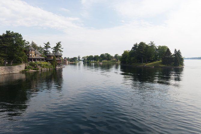 Niagara Falls, Toronto and 1000 Islands, 3 Day Tour from NYC - Hotels, meals, luggage, and comfort