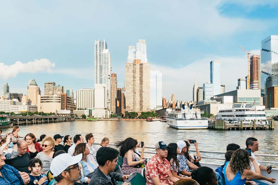 NYC: 4th of July Fireworks Party Cruise with Buffet & Drinks - Bridges, towers, and the return toward Manhattan