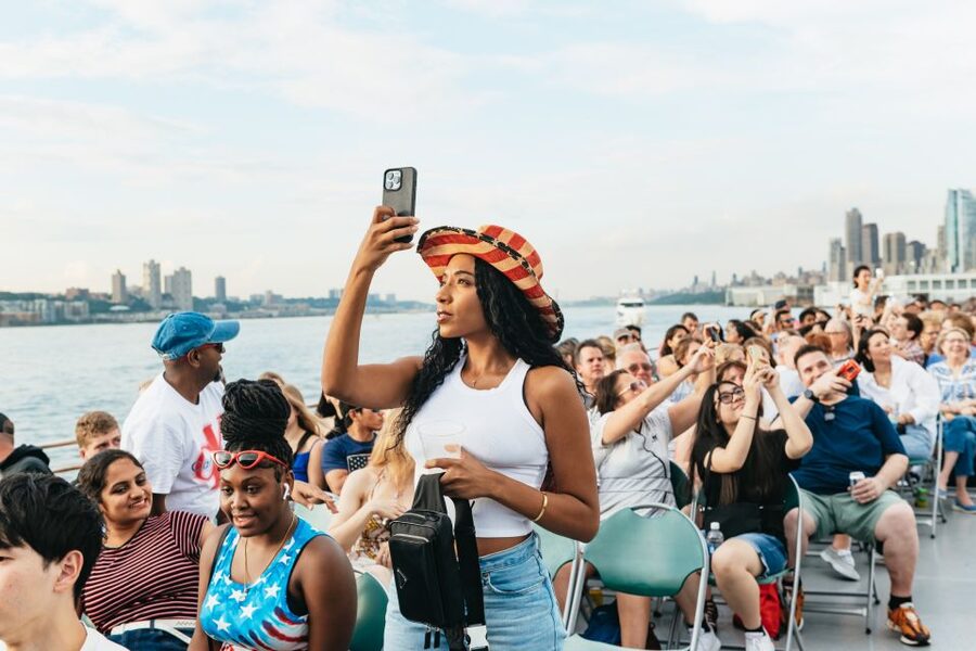 NYC: 4th of July Fireworks Party Cruise with Buffet & Drinks - Drinks, music, and the party atmosphere