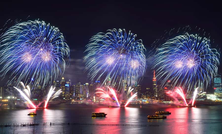 NYC: 4th of July Fireworks Party Cruise with Buffet & Drinks - Who should book this cruise?