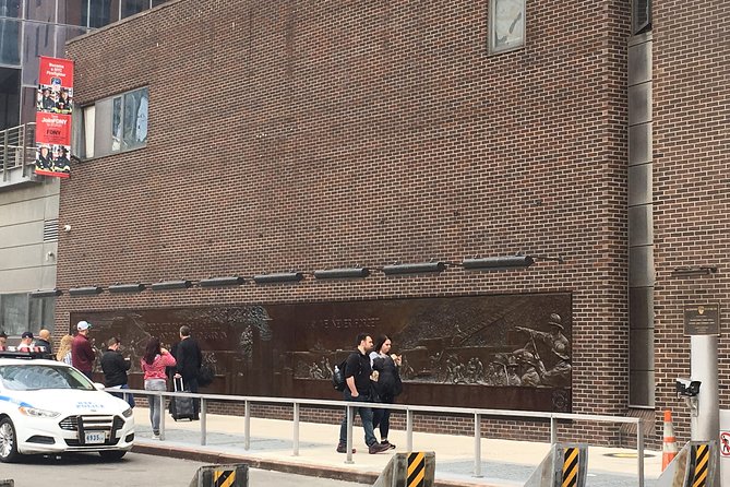 NYC 9/11 Museum and Statue of Liberty Ferry Tickets - How the guide can change the day