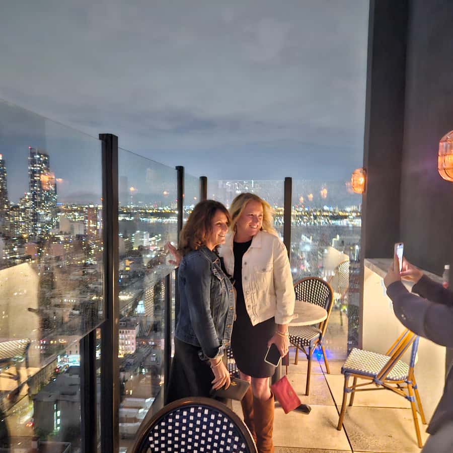 NYC: Bar, Lounge and Rooftop Nightlife Tour - Cocktail lounges and the cost of drinks