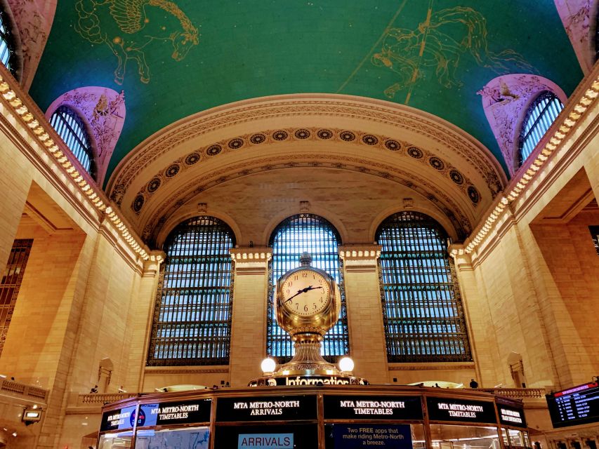 NYC; Best of Midtown Manhattan - The Must-See NYC - Fifth Avenue and the quiet interior of St. Patrick’s Cathedral