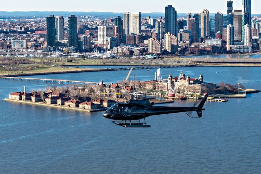 NYC: Big Apple Helicopter Tour - Manhattan’s skyline from the Hudson River
