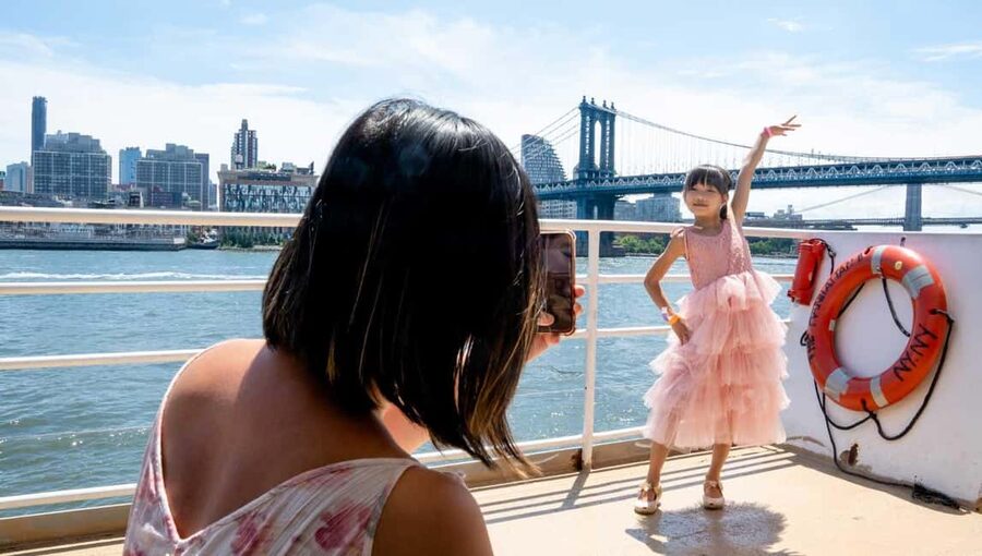 NYC: Bottomless Brunch Cruise - From the harbor to the Brooklyn Bridge