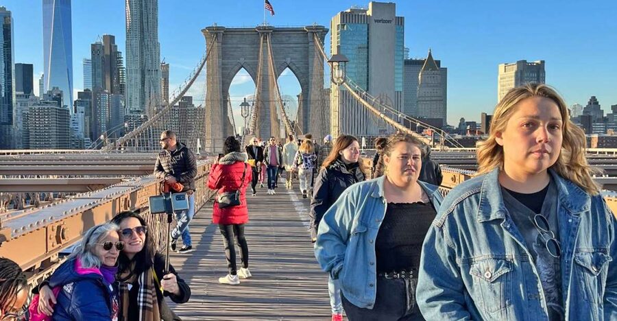 NYC: Brooklyn Bridge and Dumbo Guided Walking Tour - Crossing the Brooklyn Bridge for 90 minutes