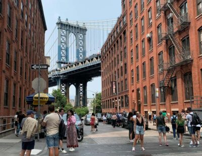 Brooklyn Bridge, DUMBO, and Skyline Small Group Tour