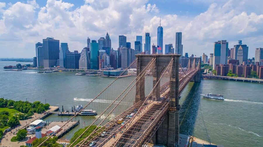 NYC: Brooklyn Bridge, DUMBO, and Skyline Small Group Tour - The Manhattan Bridge photo stop