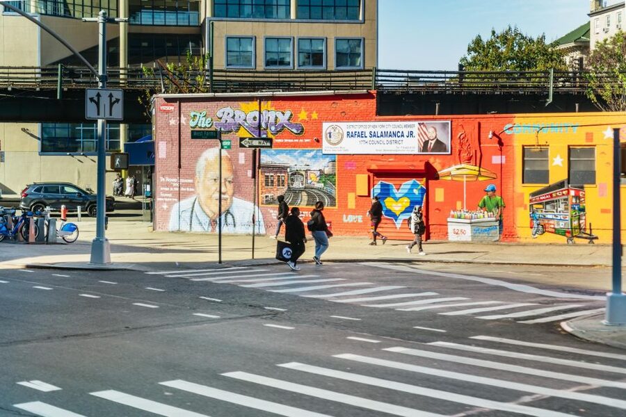 NYC: Brooklyn, Bronx, Queens Sightseeing Bus Tour - DUMBO and the Brooklyn Bridge views