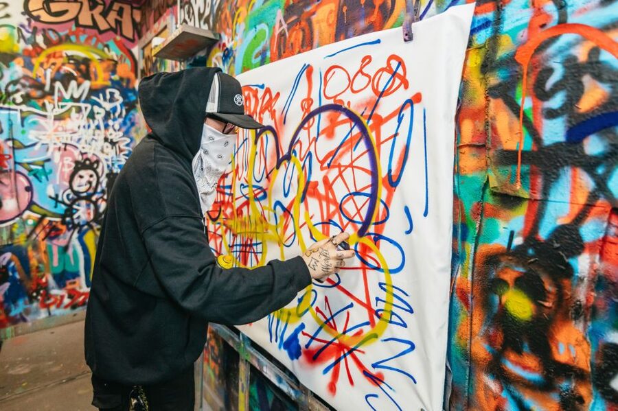 NYC: Brooklyn Graffiti Workshop with Local Artist - Arriving at 282 Meserole Street in Bushwick
