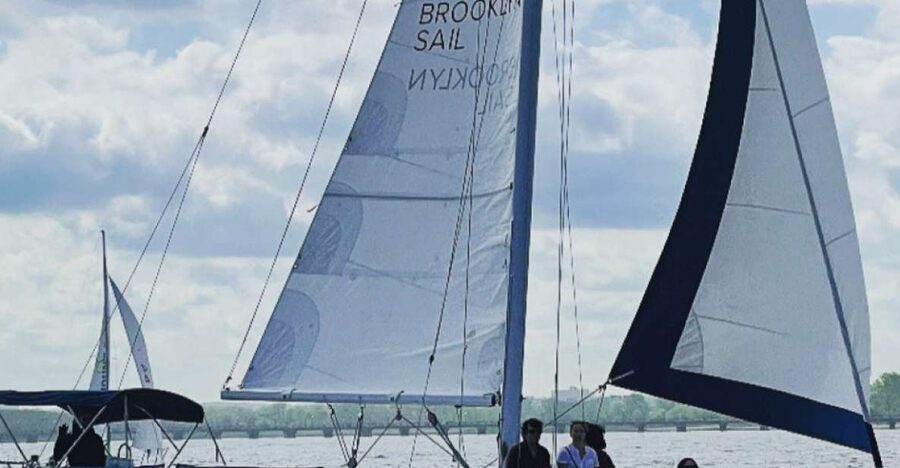 NYC: Brooklyn Sightseeing Sailboat Cruise - Brooklyn Bridge and the East River views