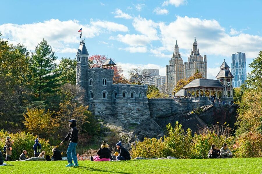 NYC: Central Park Pedicab Tour with Photo Stops - What the guides add to the experience