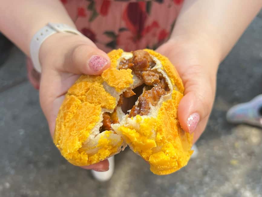 NYC: Chinatown & Little Italy Food Tour with 8 Tastings - A 1892 bakery and a mini cannoli