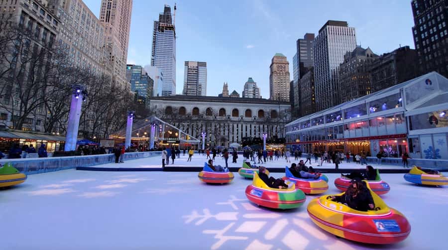 NYC: Christmas Holiday Guided Walking Tour with Dessert - St. Patrick’s Cathedral and St. Thomas Church