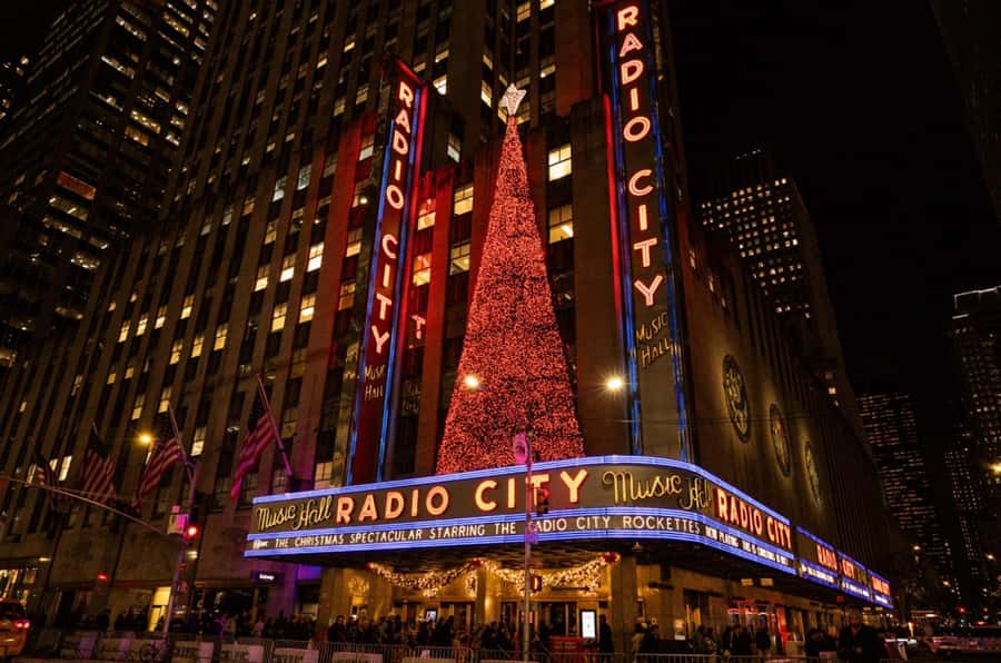 NYC: Christmas Holiday Guided Walking Tour with Dessert - Should you book the $35 Christmas tour?