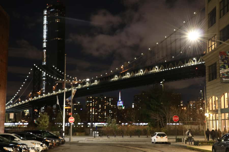 NYC: Christmas Lights Dyker Heights, Bay Ridge and DUMBO - Bay Ridge offers a short local introduction
