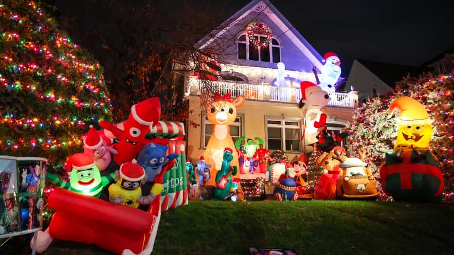 NYC: Christmas Lights Dyker Heights, Bay Ridge and DUMBO - What the $41 price really covers