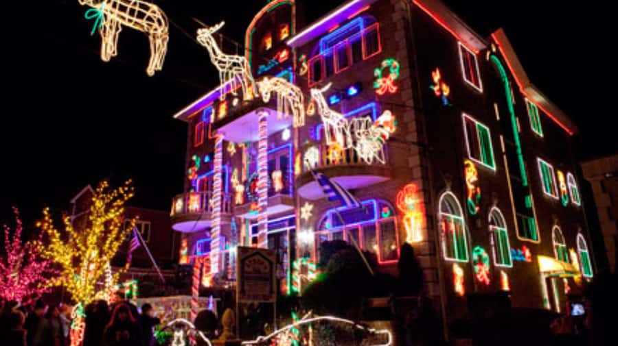 NYC: Christmas Lights Tour and Dyker Heights - Why Dyker Heights is worth the ride from Manhattan