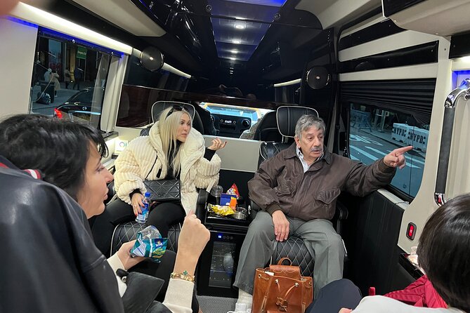 NYC Christmas Lights Tour by Limousine, SUV Or VAN. Dyker Heights - The main show in Dyker Heights