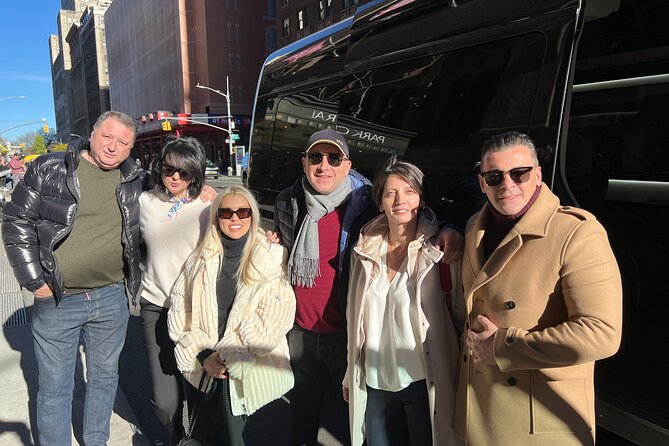 NYC Christmas Lights Tour by Limousine, SUV Or VAN. Dyker Heights - Limousine, SUV, or van: choose with care