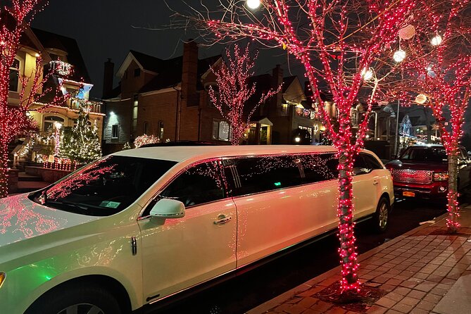 NYC Christmas Lights Tour by Limousine, SUV Or VAN. Dyker Heights - A four-hour route from Manhattan to Brooklyn