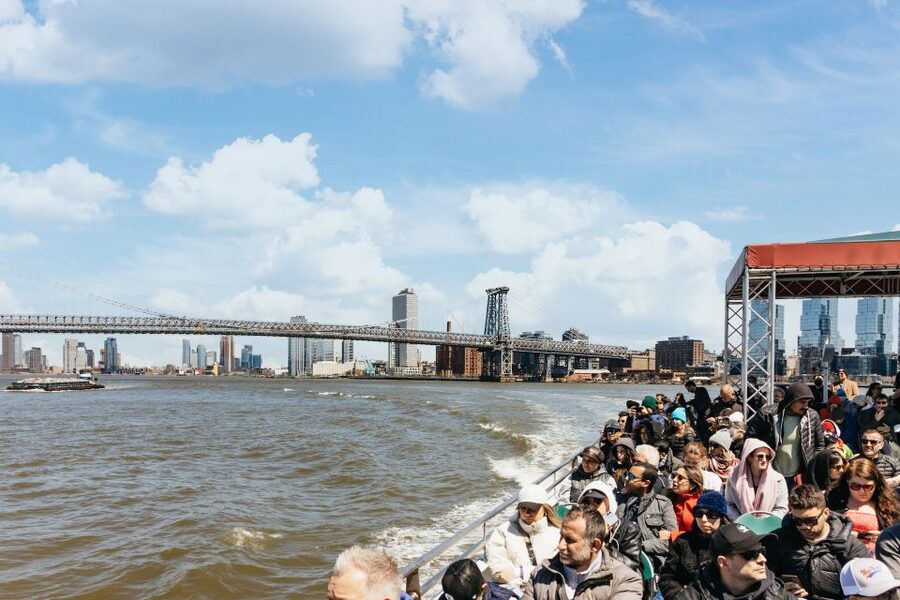 NYC: Circle Line 1.5-Hr Landmarks Skip-The-Box-Office Cruise - What the guide adds to the boat ride