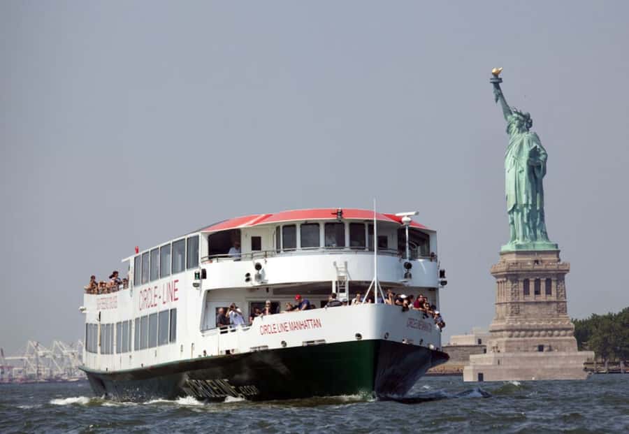 NYC: Circle Line 1-Hr Statue of Liberty Skip-The-Line Cruise - Lower Manhattan and One World Trade Center