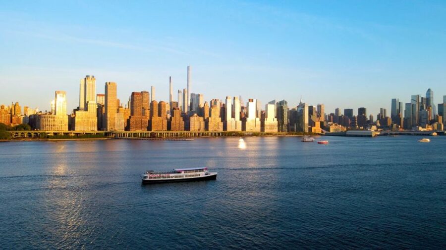 NYC: Circle Line 2h Harbor Lights Cruise Skip-The-Box-Office - Battery Park, South Street Seaport, and the Brooklyn Bridge