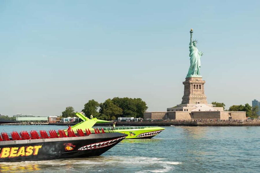 NYC: Circle Line "The Beast" Midtown/Downtown Speedboat Ride - A speedboat, not a sightseeing cruise