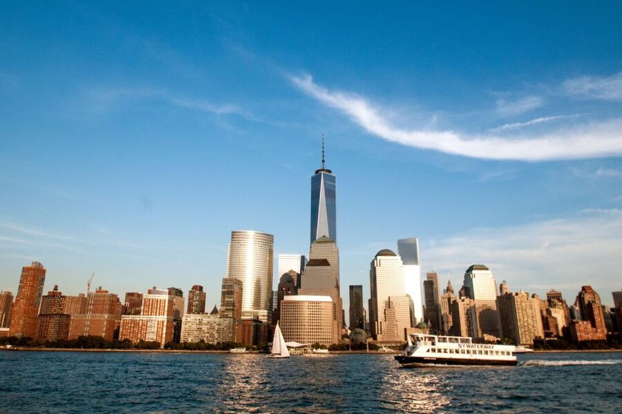 NYC: Circle Line "The Beast" Midtown/Downtown Speedboat Ride - The Statue of Liberty pause