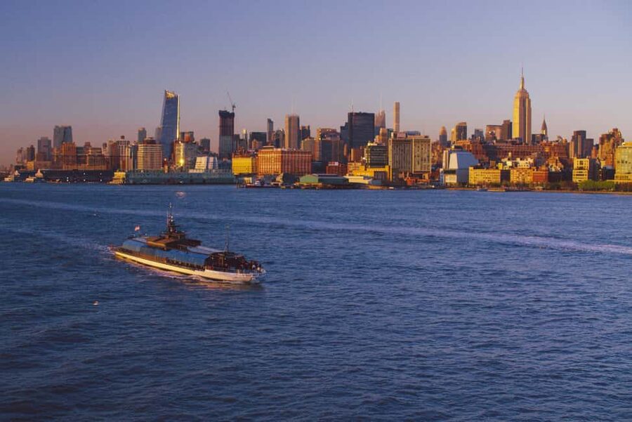 NYC: City Cruises Luxury Brunch, Lunch or Dinner Cruise - The meal: pleasant dining with a view