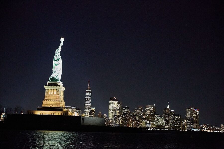 NYC: City Lights Yacht Cruise with Drink Included - A polished night on New York Harbor