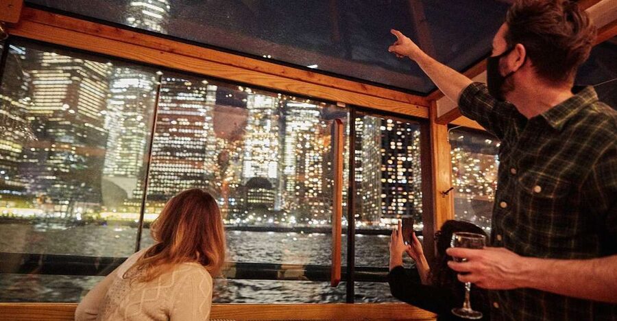 NYC: City Lights Yacht Cruise with Drink Included - The Brooklyn Bridge and the return north
