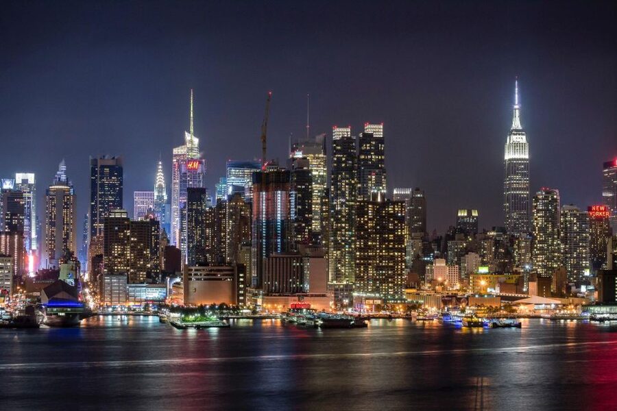 NYC: City Skyline Sightseeing MiniBus Tour at Night - Hoboken, Carlo’s Bakery, and the food break