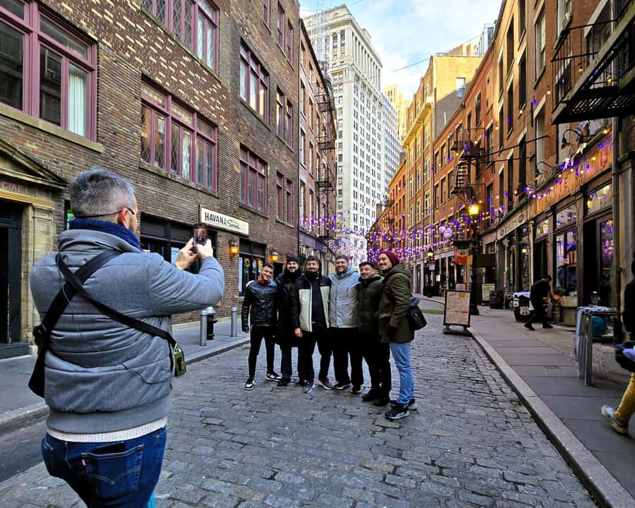 NYC Contrasts Tour: Harlem, Bronx, Bushwick, Queens, and Brooklyn - Williamsburg and the Hasidic community