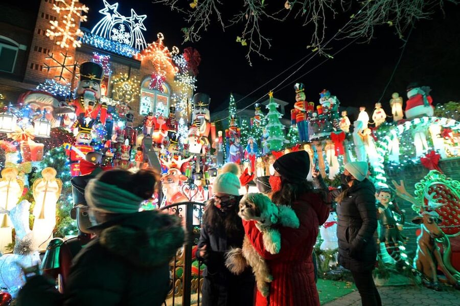 NYC: Dyker Heights and NYC Holiday Lights Luxury Bus Tour - Why Dyker Heights is the main event