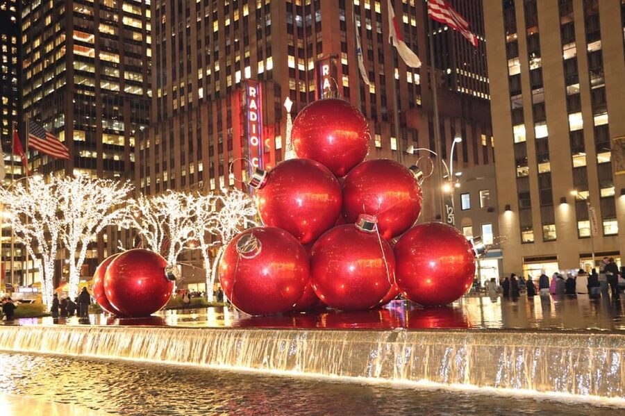 NYC: Dyker Heights and NYC Holiday Lights Luxury Bus Tour - Timing, crowds, and what to bring