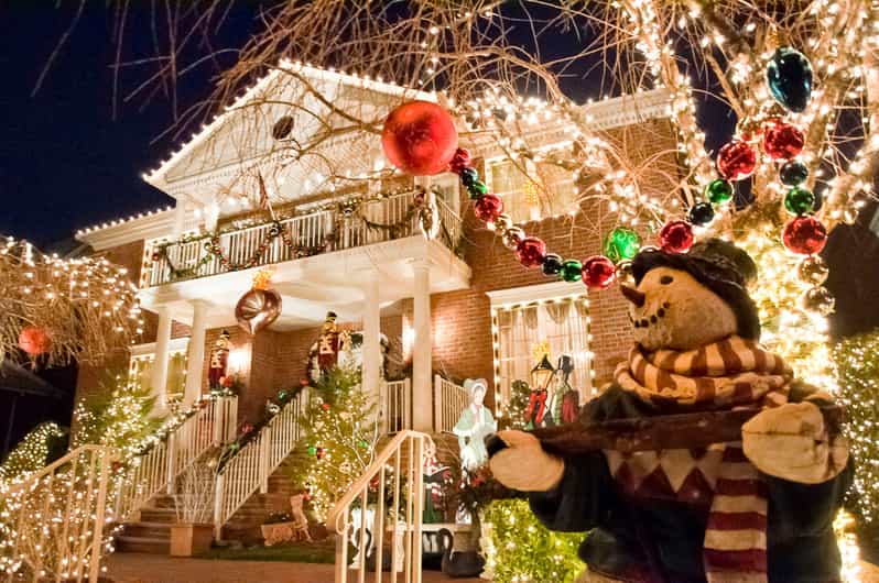 NYC: Dyker Heights and NYC Holiday Lights Luxury Bus Tour - Who will enjoy this four-hour tour