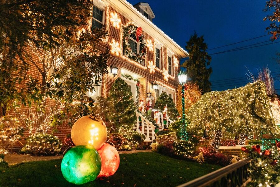 NYC: Dyker Heights Christmas Lights & Skyline View Bus Tour - Dyker Heights turns Christmas decorating into theater