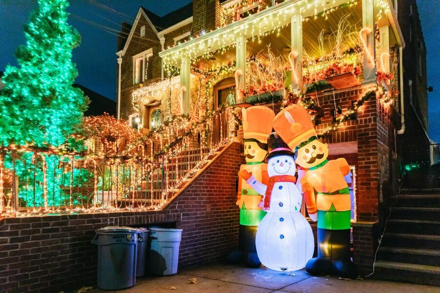 NYC: Dyker Heights Christmas Lights & Skyline View Bus Tour - The ride back covers Manhattan, Queens, and Brooklyn